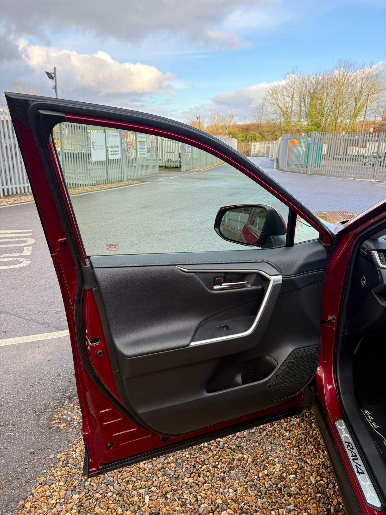 Toyota RAV4 2.5 VVT-h Design SUV 5dr Petrol Hybrid CVT 4WD Euro 6 (s/s) (222 ps)