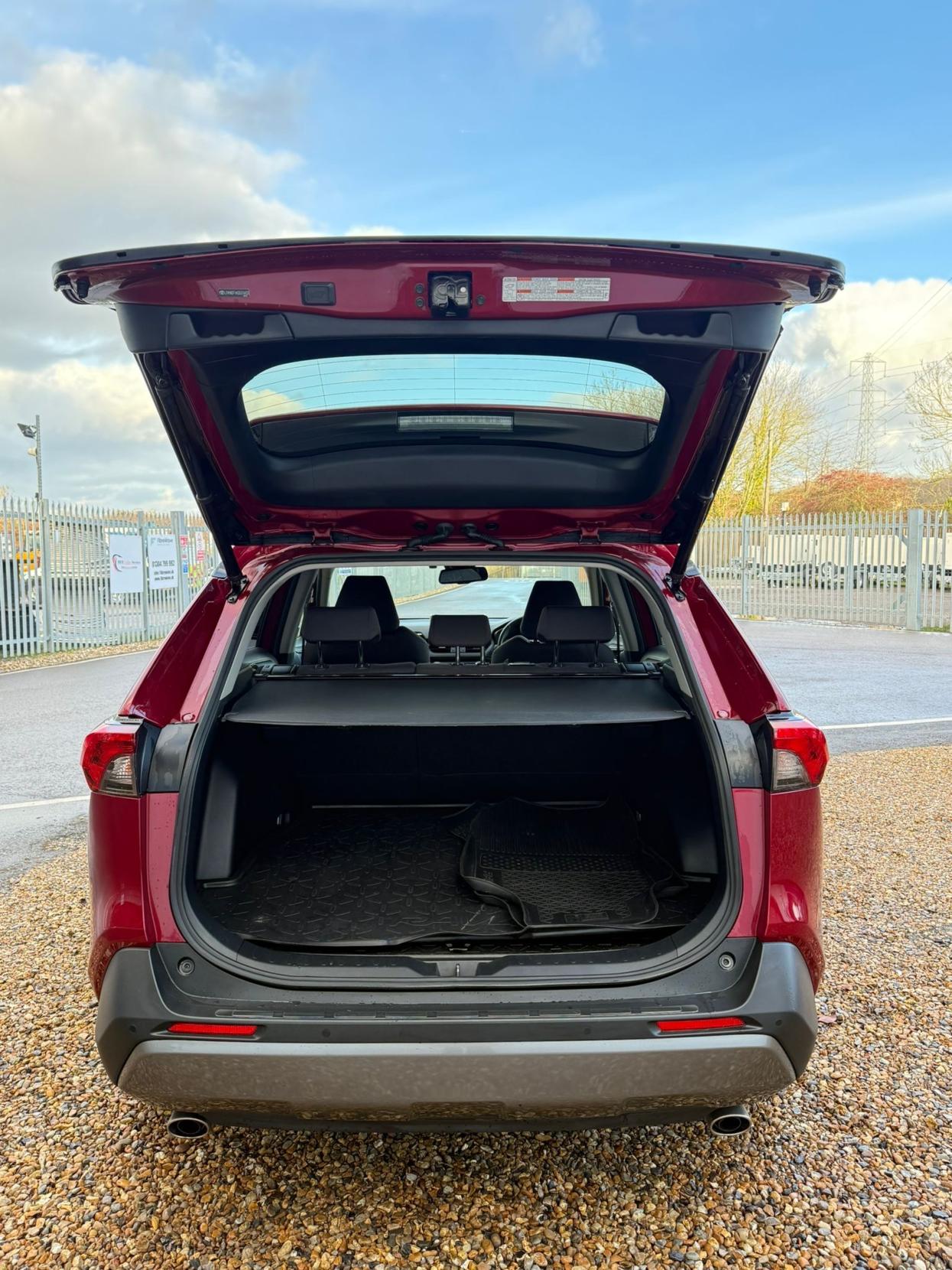 Toyota RAV4 2.5 VVT-h Design SUV 5dr Petrol Hybrid CVT 4WD Euro 6 (s/s) (222 ps)