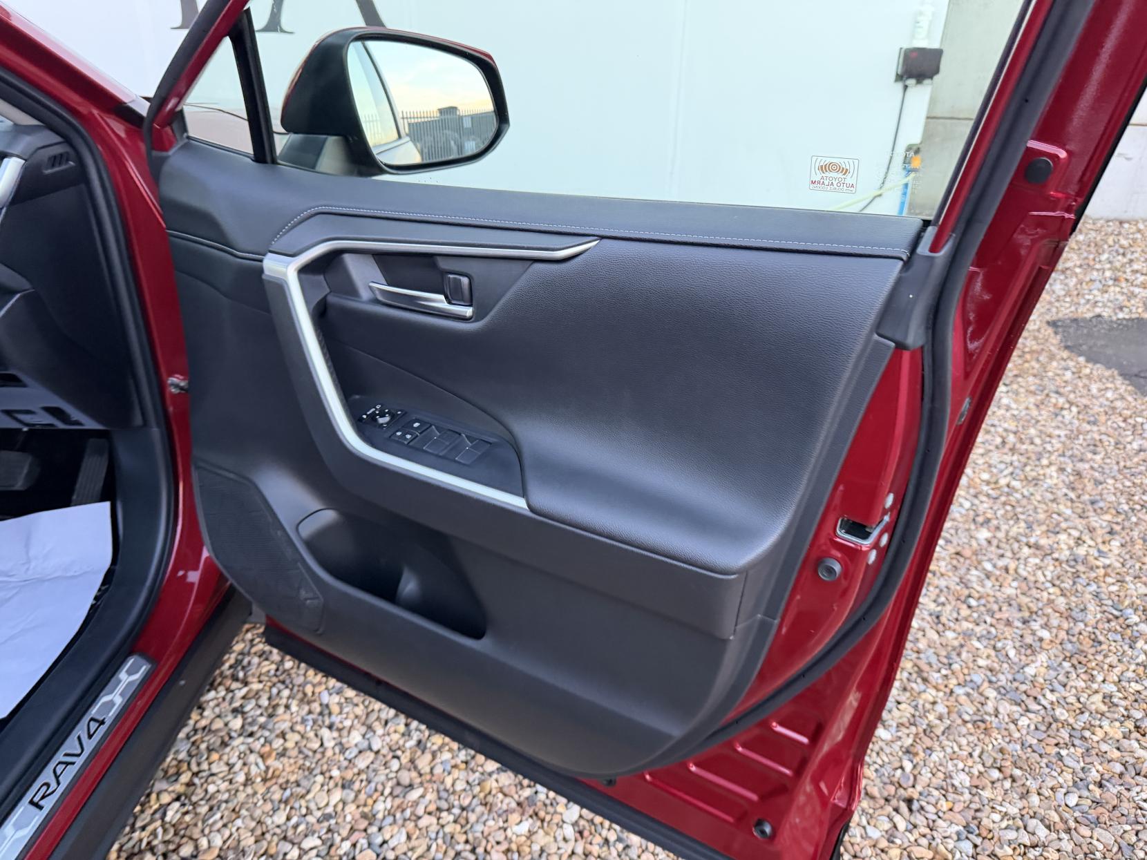 Toyota RAV4 2.5 VVT-h Design SUV 5dr Petrol Hybrid CVT 4WD Euro 6 (s/s) (222 ps)