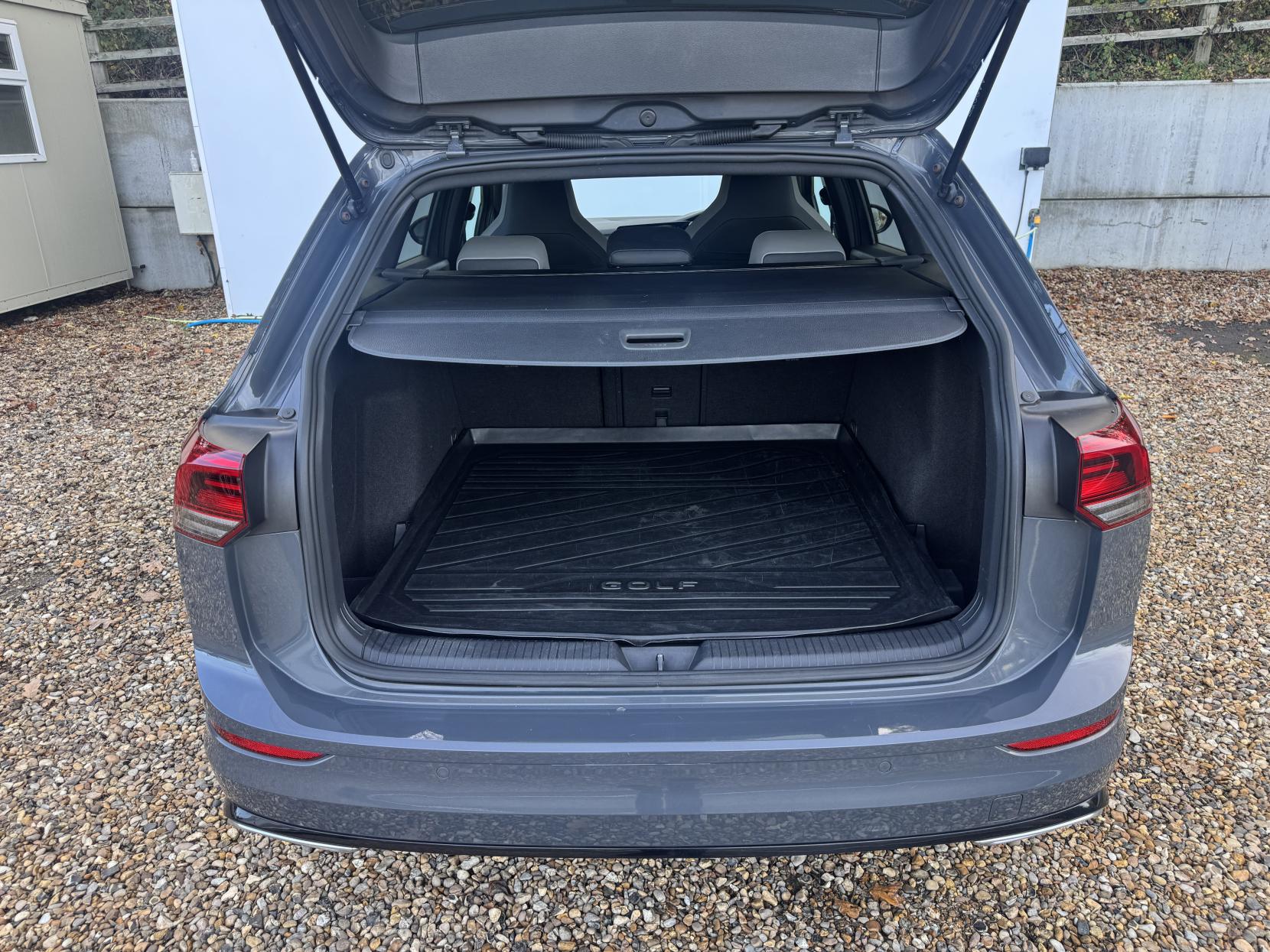 Volkswagen Golf 1.5 eTSI MHEV R-Line Estate 5dr Petrol Hybrid DSG Euro 6 (s/s) (150 ps)