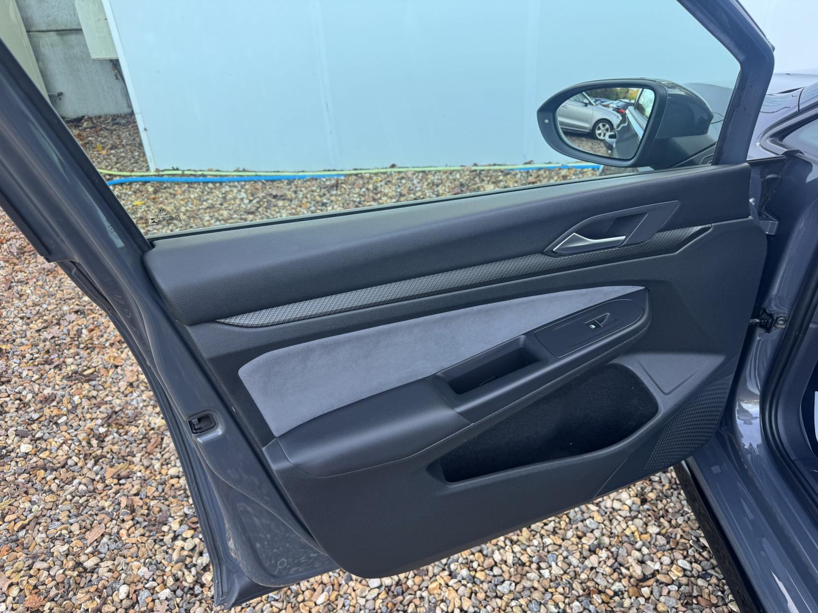 Volkswagen Golf 1.5 eTSI MHEV R-Line Estate 5dr Petrol Hybrid DSG Euro 6 (s/s) (150 ps)