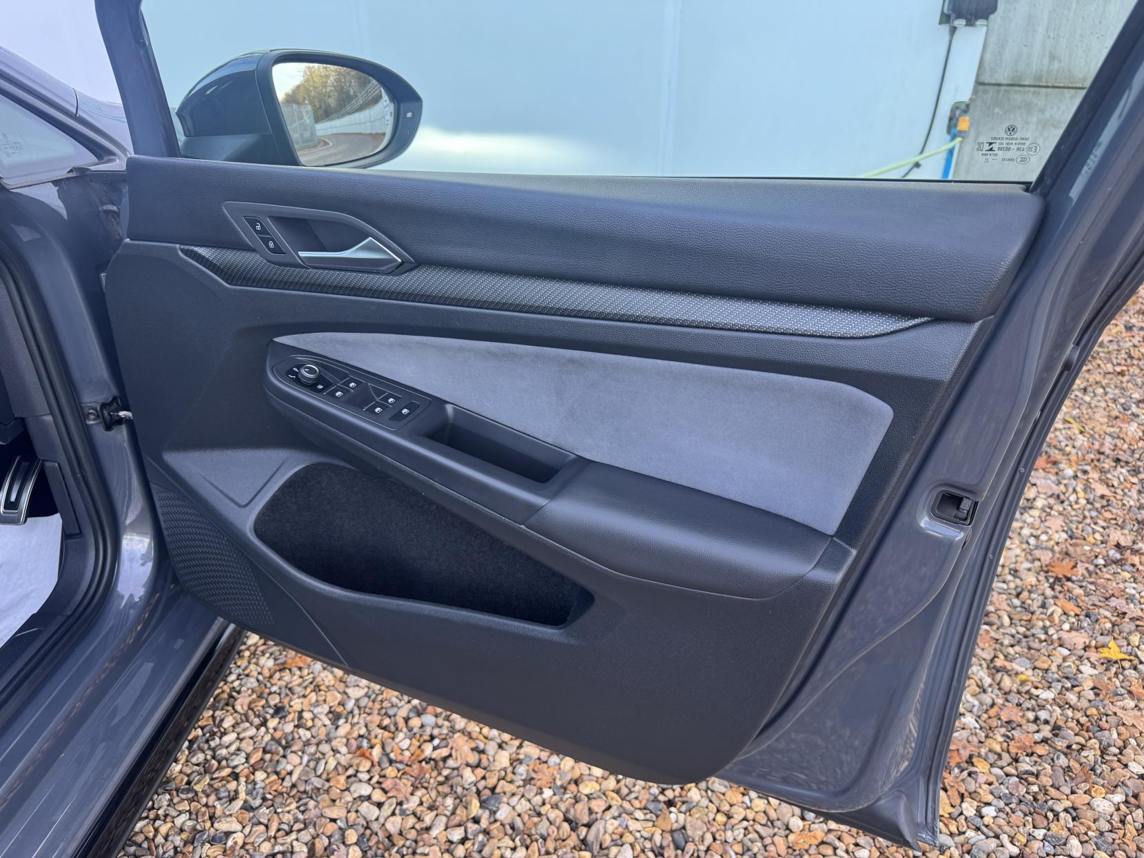 Volkswagen Golf 1.5 eTSI MHEV R-Line Estate 5dr Petrol Hybrid DSG Euro 6 (s/s) (150 ps)