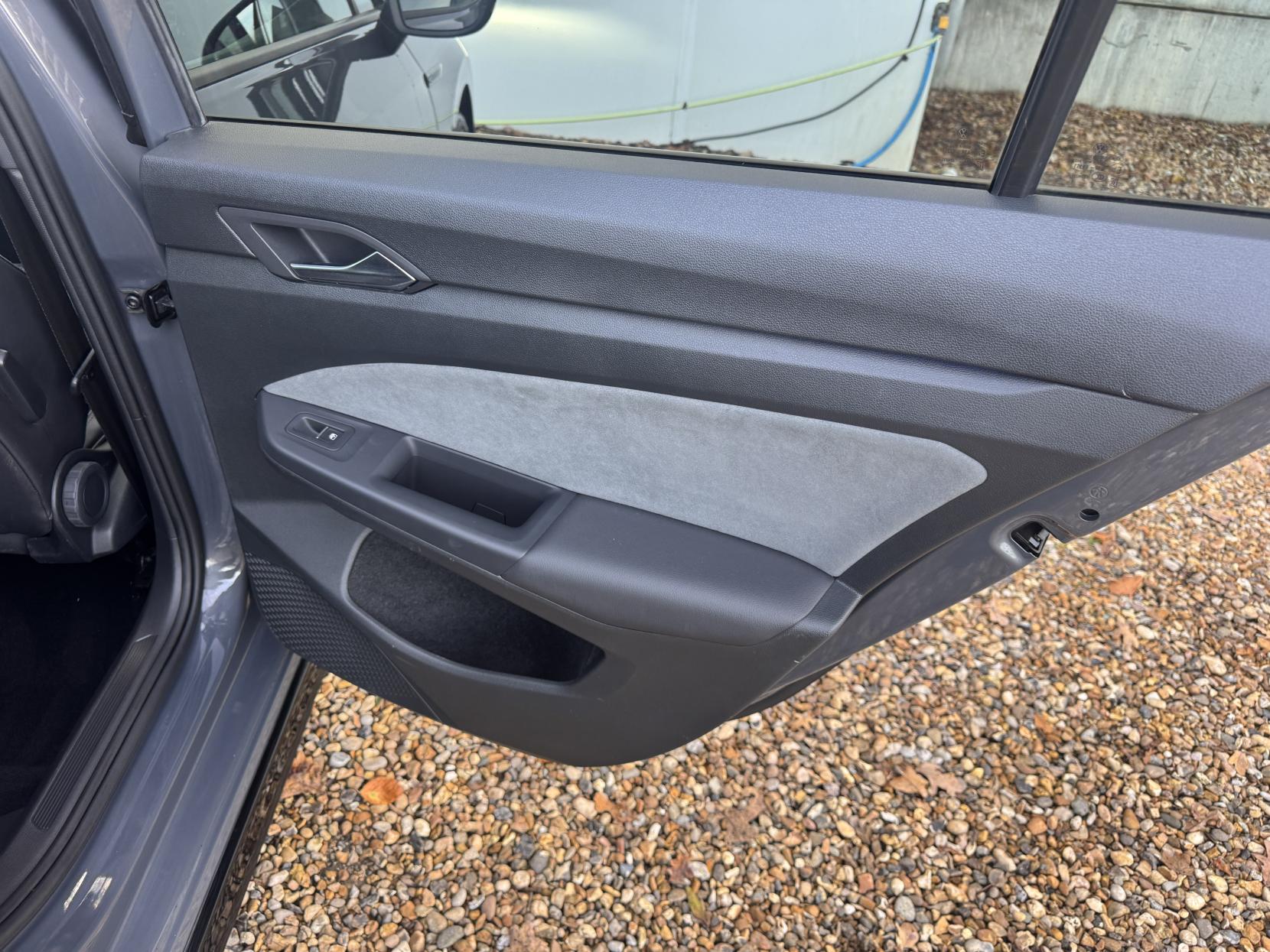 Volkswagen Golf 1.5 eTSI MHEV R-Line Estate 5dr Petrol Hybrid DSG Euro 6 (s/s) (150 ps)