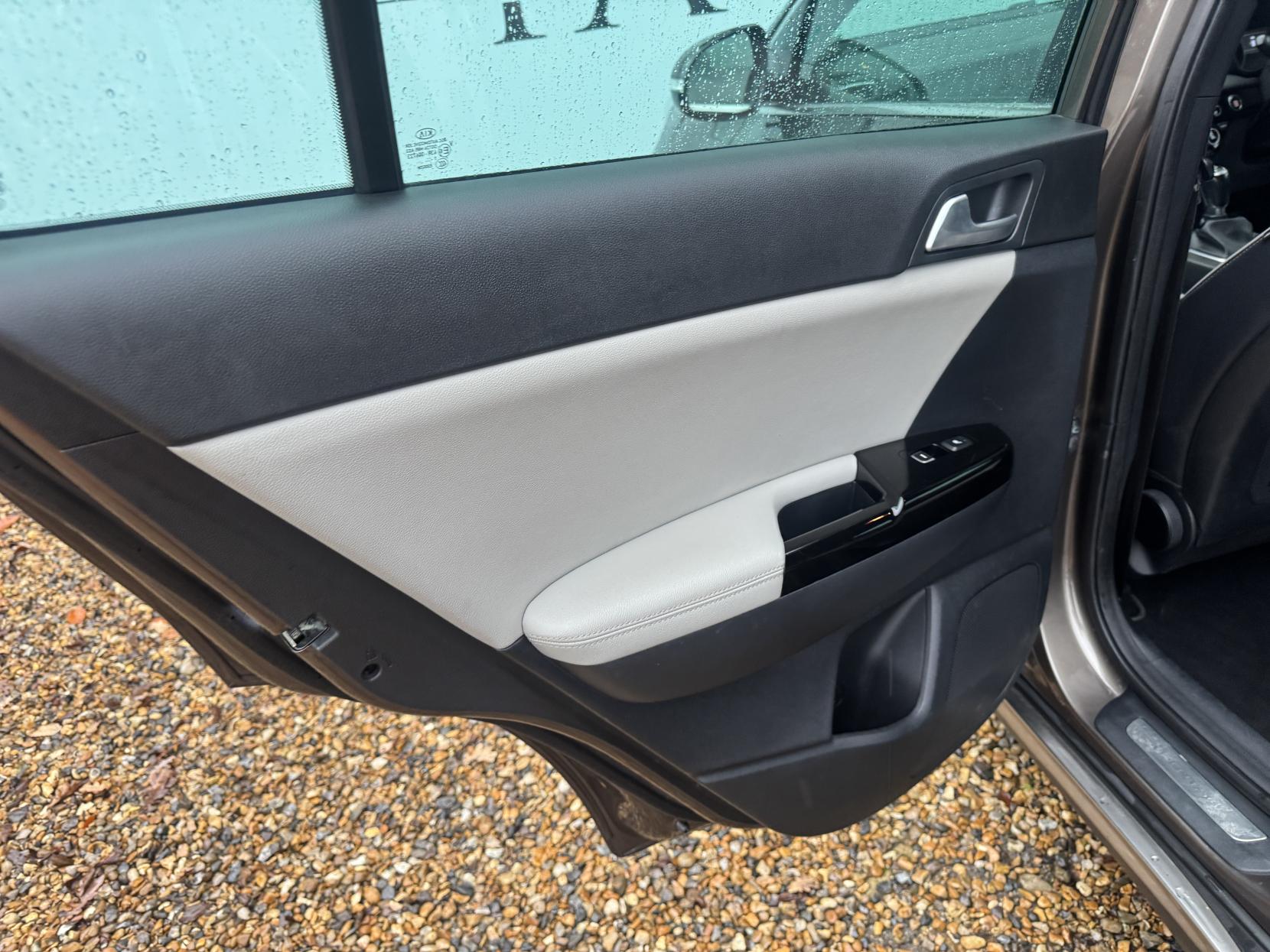 Kia Sportage 1.7 CRDi GT-Line SUV 5dr Diesel Manual Euro 6 (s/s) (114 bhp)