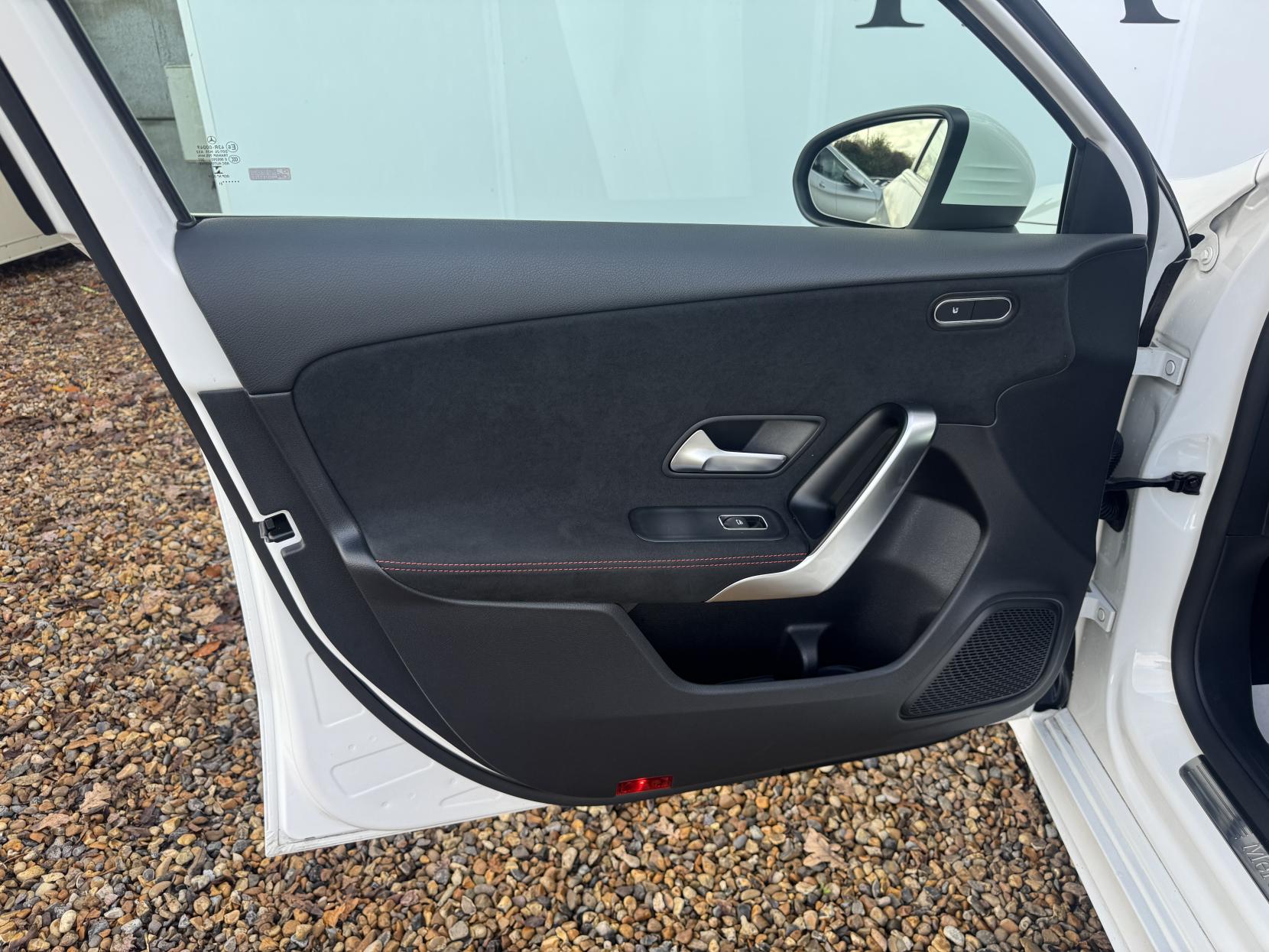 Mercedes-Benz A Class 1.3 A250e 15.6kWh AMG Line (Executive) Hatchback 5dr Petrol Plug-in Hybrid 8G-DCT Euro 6 (s/s) (218 ps)