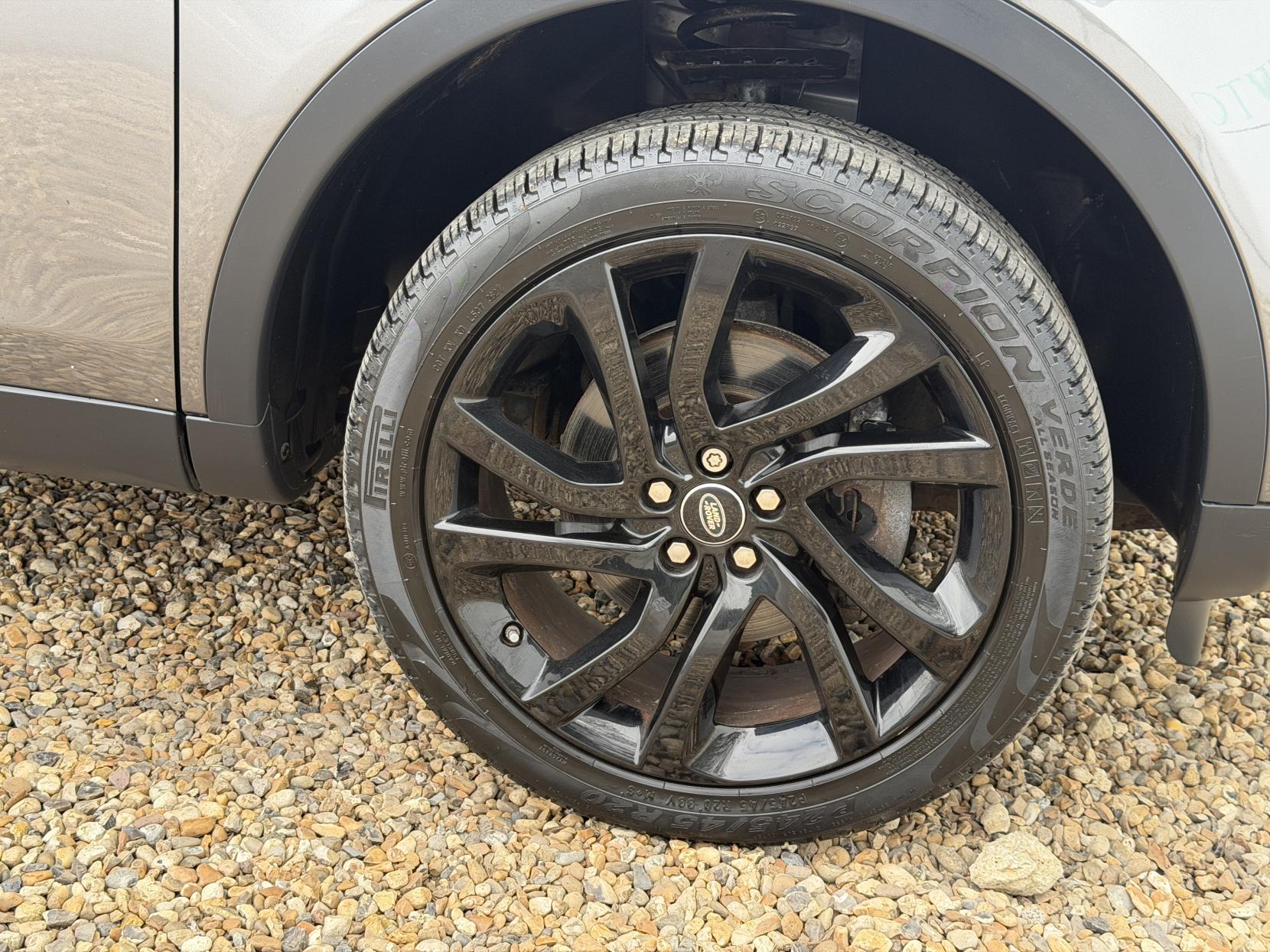 Land Rover Discovery Sport 2.0 TD4 HSE Black SUV 5dr Diesel Auto 4WD Euro 6 (s/s) (180 ps)