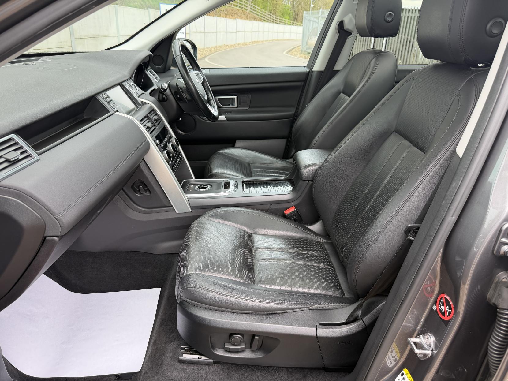 Land Rover Discovery Sport 2.0 TD4 HSE Black SUV 5dr Diesel Auto 4WD Euro 6 (s/s) (180 ps)