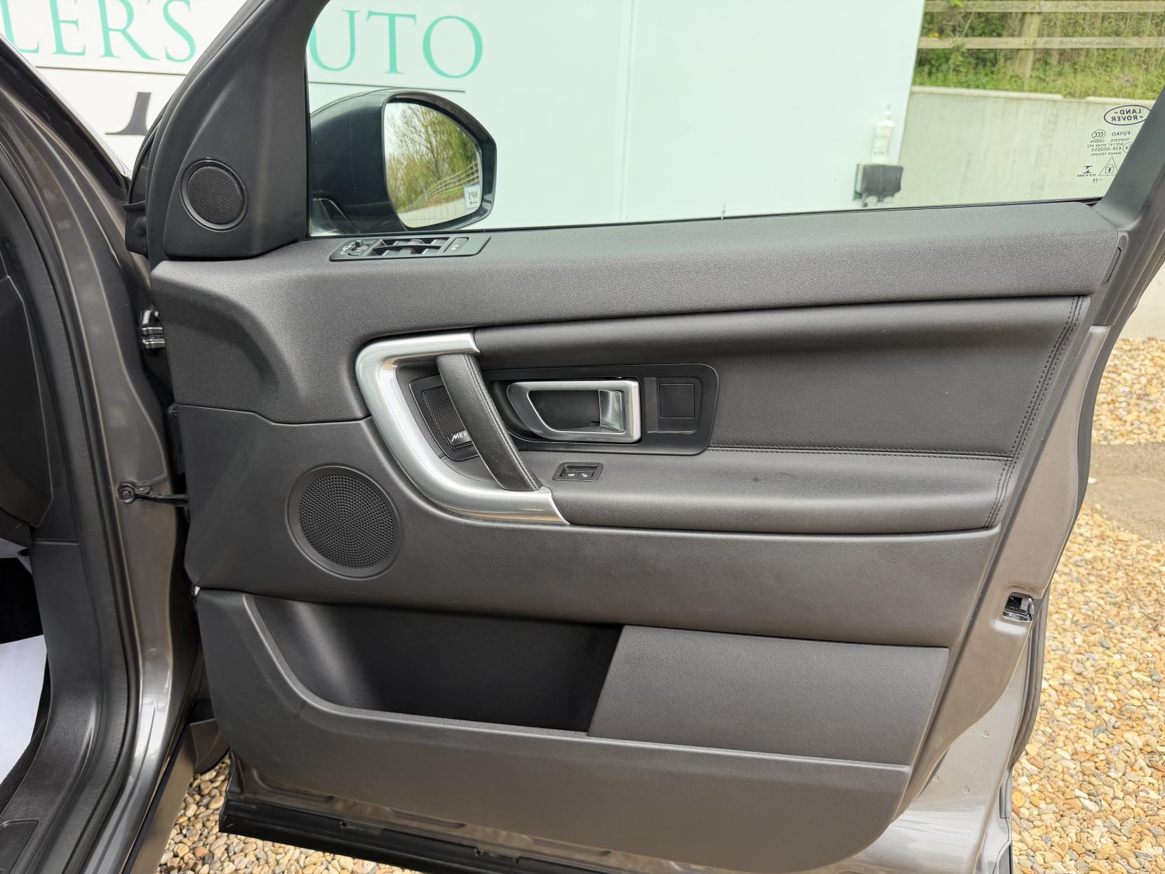 Land Rover Discovery Sport 2.0 TD4 HSE Black SUV 5dr Diesel Auto 4WD Euro 6 (s/s) (180 ps)