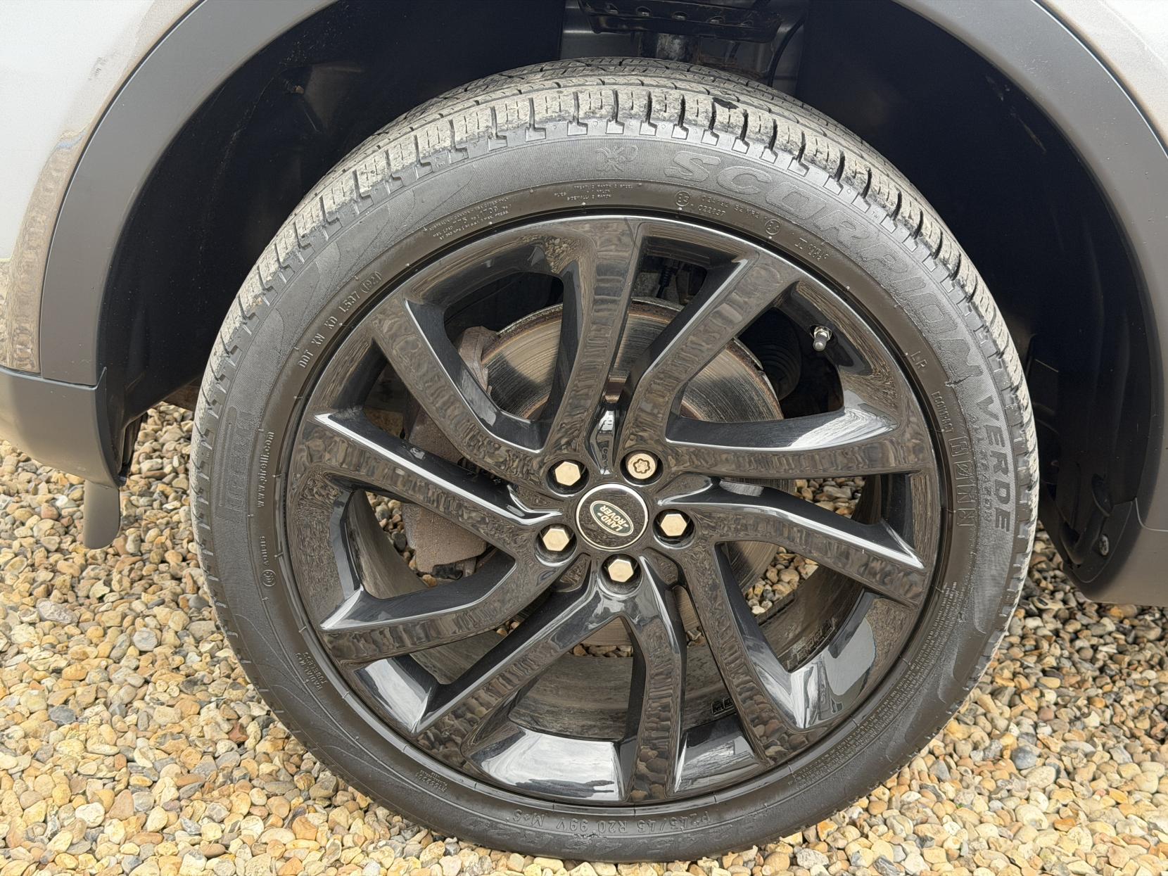 Land Rover Discovery Sport 2.0 TD4 HSE Black SUV 5dr Diesel Auto 4WD Euro 6 (s/s) (180 ps)