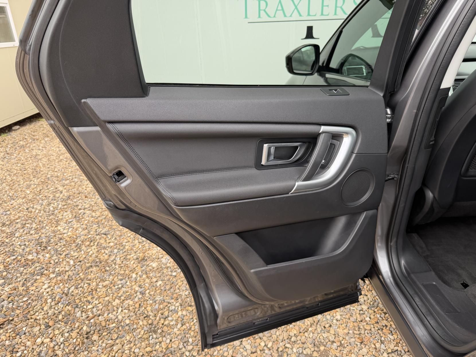 Land Rover Discovery Sport 2.0 TD4 HSE Black SUV 5dr Diesel Auto 4WD Euro 6 (s/s) (180 ps)