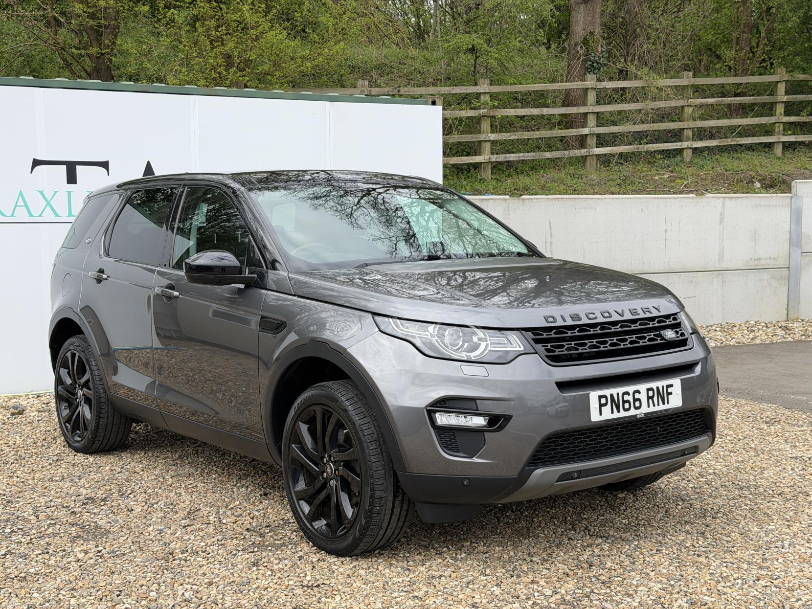 Land Rover Discovery Sport 2.0 TD4 HSE Black SUV 5dr Diesel Auto 4WD Euro 6 (s/s) (180 ps)