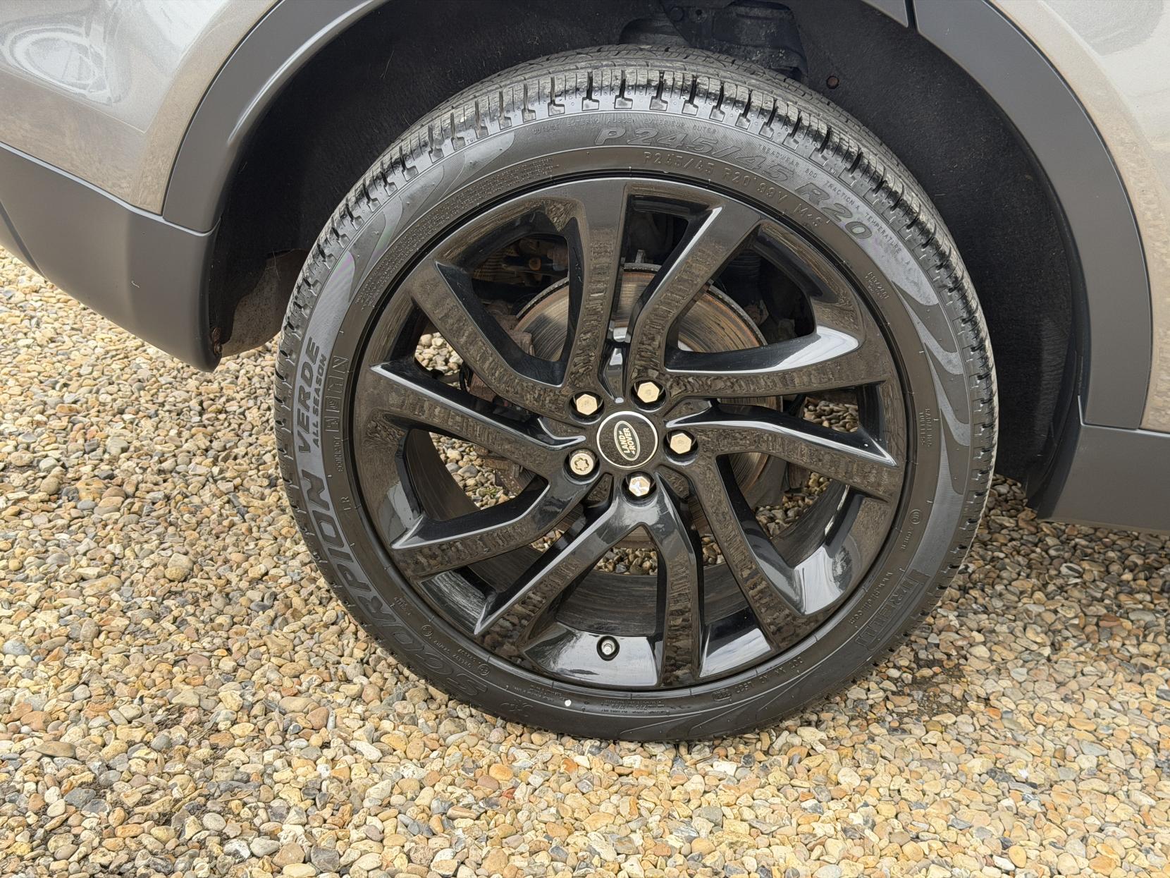 Land Rover Discovery Sport 2.0 TD4 HSE Black SUV 5dr Diesel Auto 4WD Euro 6 (s/s) (180 ps)