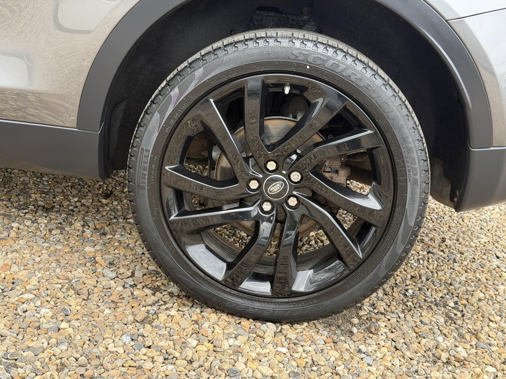 Land Rover Discovery Sport 2.0 TD4 HSE Black SUV 5dr Diesel Auto 4WD Euro 6 (s/s) (180 ps)