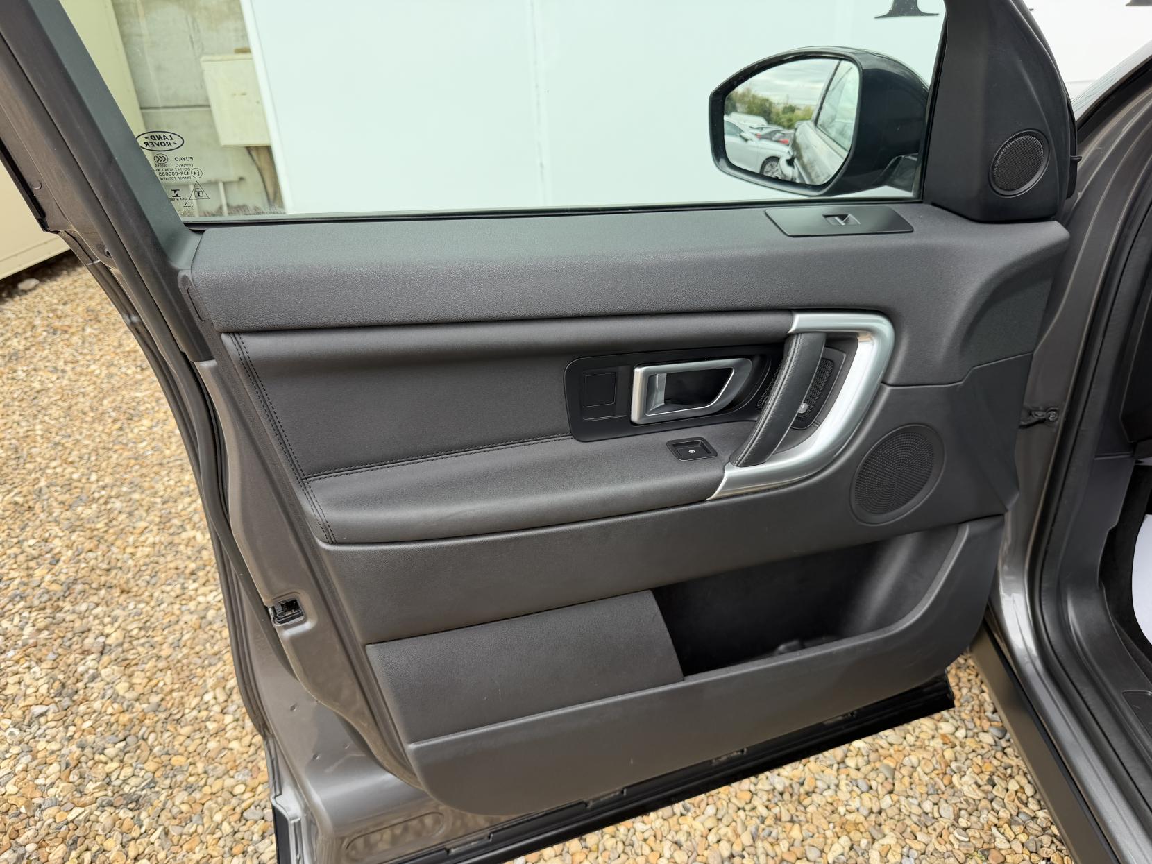 Land Rover Discovery Sport 2.0 TD4 HSE Black SUV 5dr Diesel Auto 4WD Euro 6 (s/s) (180 ps)