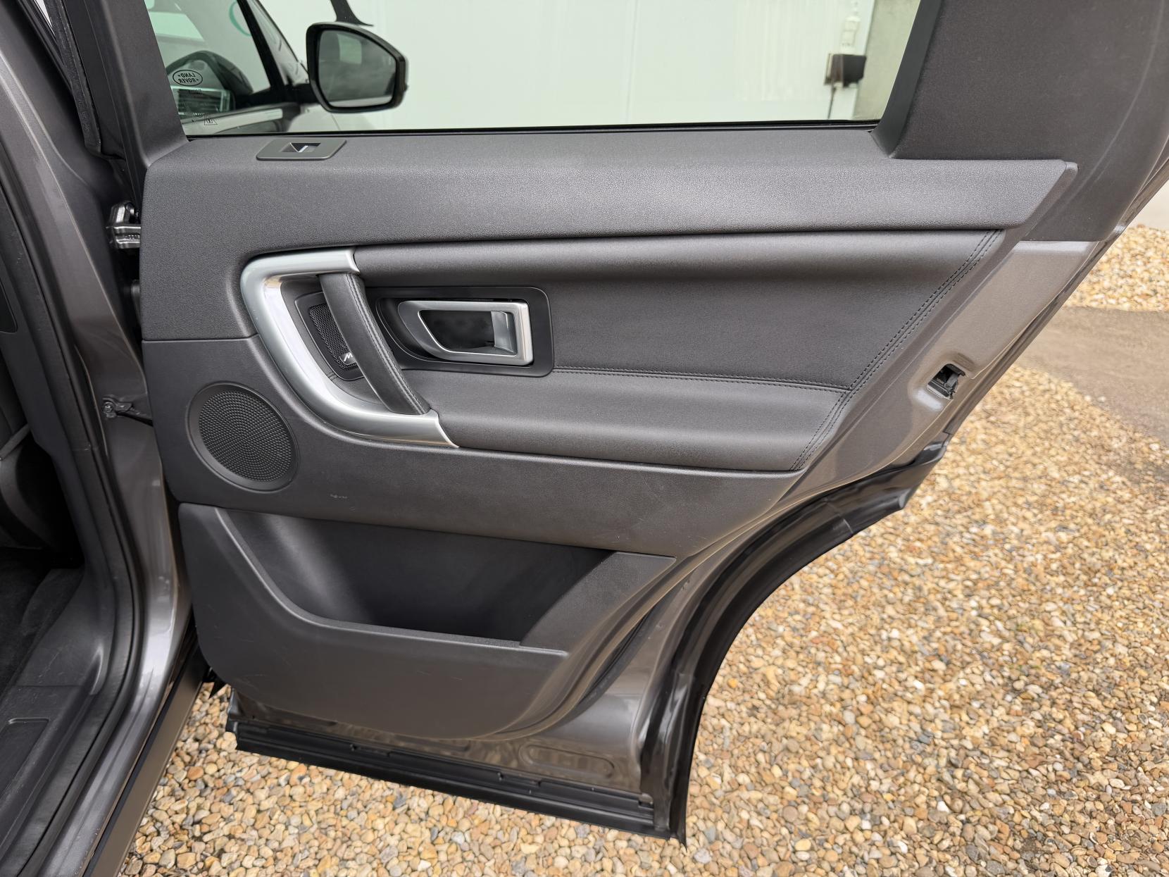 Land Rover Discovery Sport 2.0 TD4 HSE Black SUV 5dr Diesel Auto 4WD Euro 6 (s/s) (180 ps)