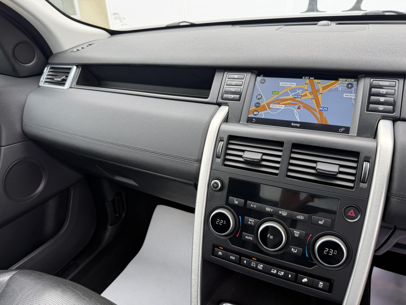 Land Rover Discovery Sport 2.0 TD4 HSE Black SUV 5dr Diesel Auto 4WD Euro 6 (s/s) (180 ps)